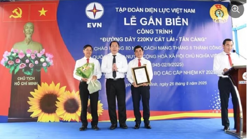 EVNHCMC tổ chức Lễ gắn biến công trình thi đua “Đường dây 220kV Cát Lái – Tân Cảng” chào mừng 80 năm Cách mạng tháng 8 và Quốc khánh 02/9. 1