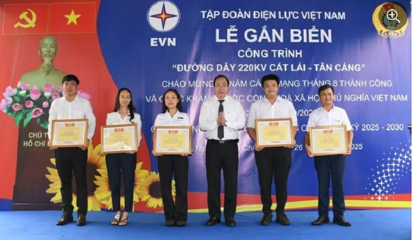 EVNHCMC tổ chức Lễ gắn biến công trình thi đua “Đường dây 220kV Cát Lái – Tân Cảng” chào mừng 80 năm Cách mạng tháng 8 và Quốc khánh 02/9. 3