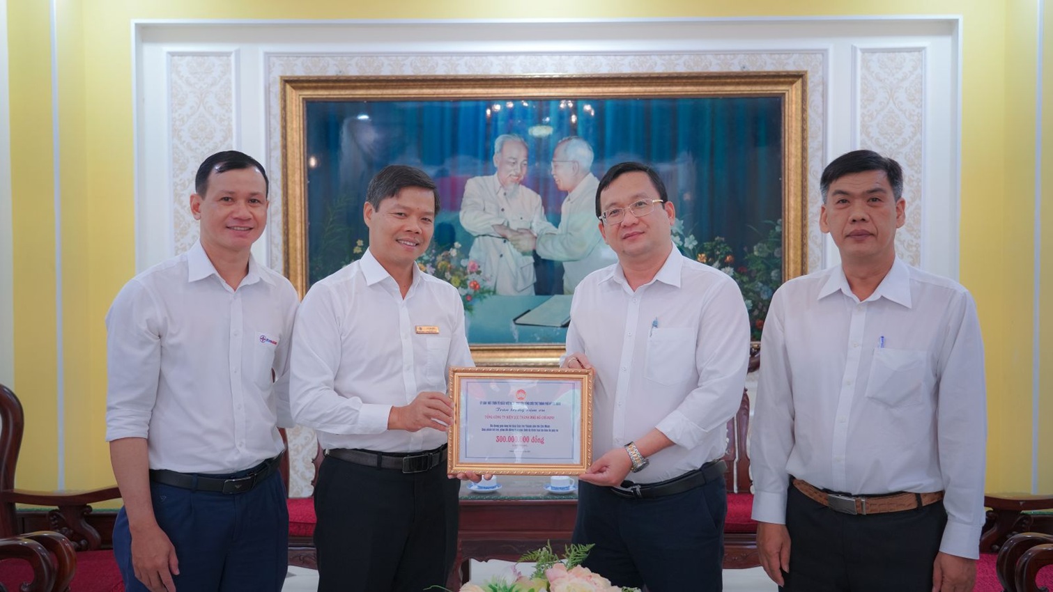 EVNHCMC ủng hộ 300 triệu đồng hỗ trợ đồng bào miền Bắc, Bắc Trung Bộ khắc phục hậu quả thiên tai 1