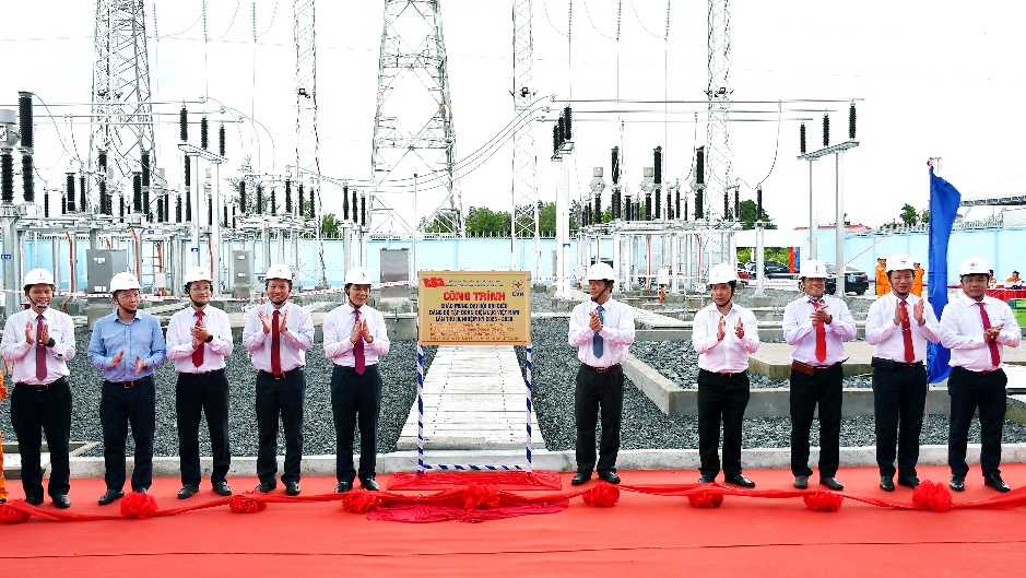 EVNSPC gắn biển hai công trình chào mừng Đại hội đại biểu Đảng bộ Tập đoàn Điện lực Việt Nam lần thứ IV