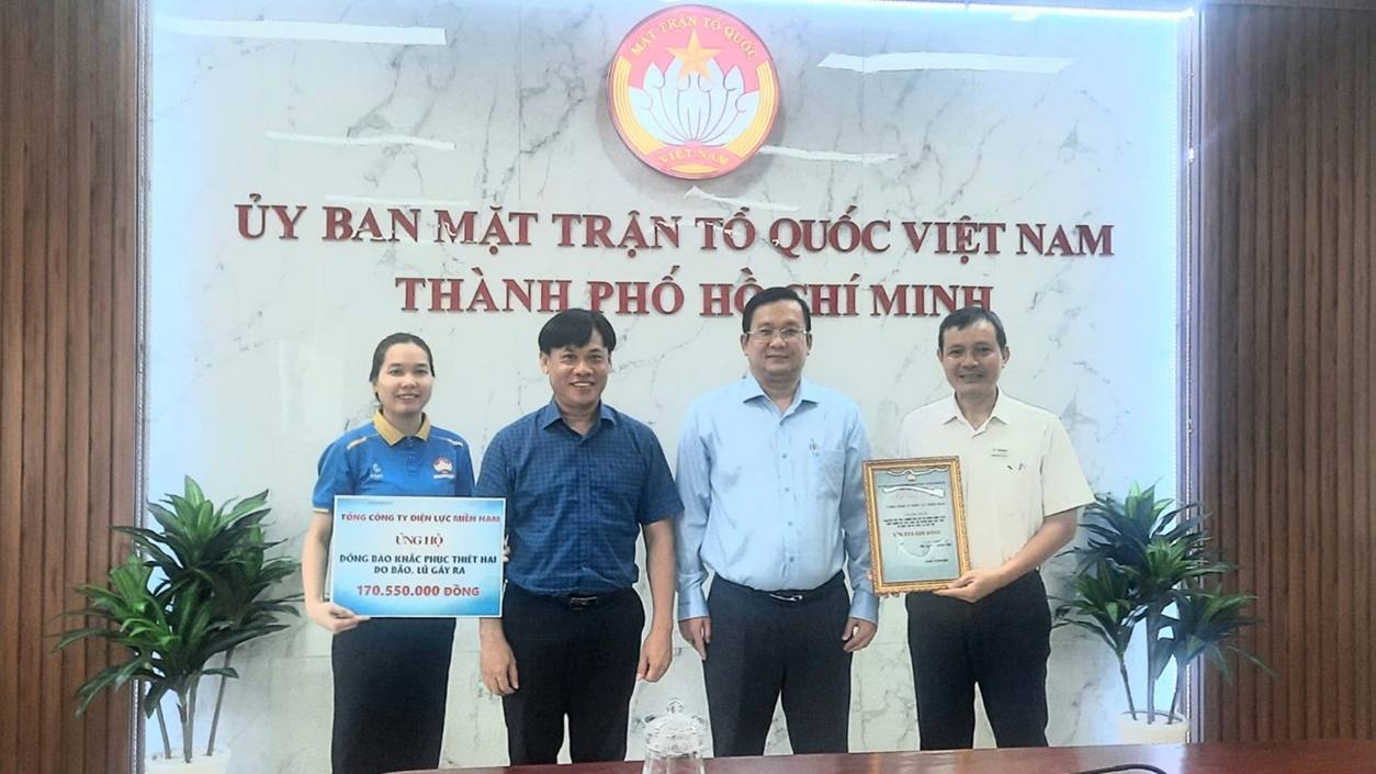 EVNSPC trao gửi tấm lòng, chung tay cùng đồng bào khắc phục hậu quả thiên tai