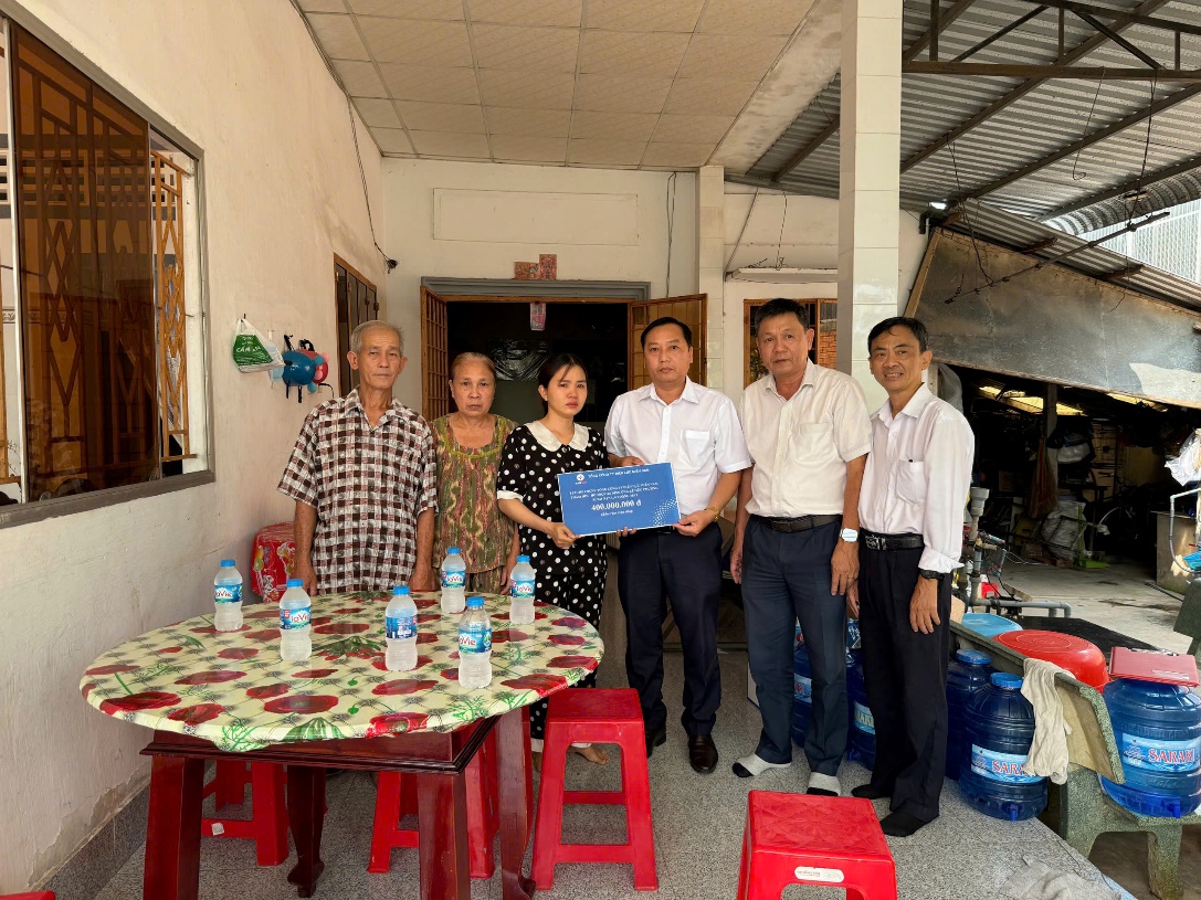 Gần 1,8 tỷ đồng hỗ trợ đồng nghiệp không may qua đời 