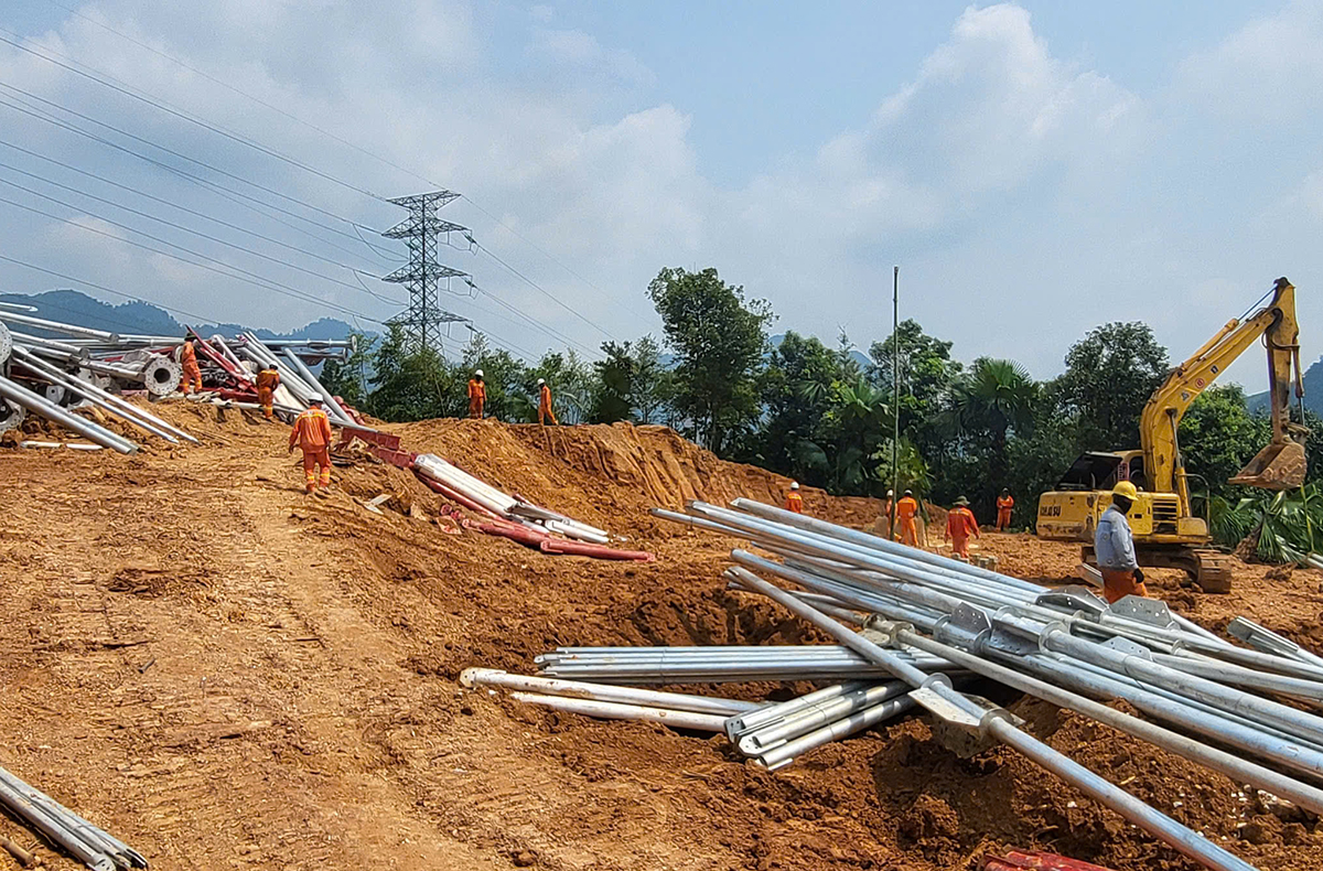 Gần 600 kỹ sư, công nhân EVNNPT “tiếp sức” cho Dự án đường dây 500kV Lào Cai - Vĩnh Yên 4