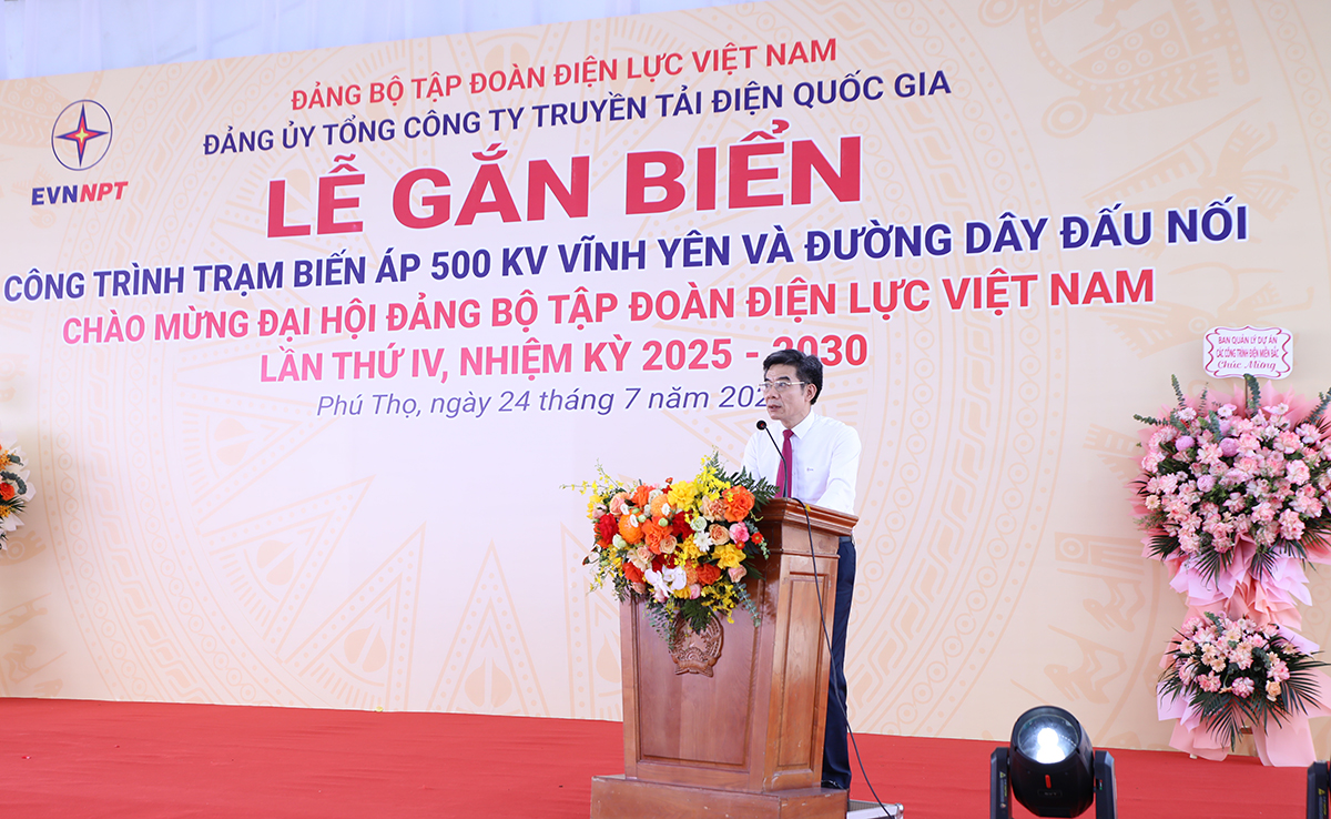 Gắn biển công trình Trạm biến áp 500kV Vĩnh Yên và đường dây đấu nối – Công trình chào mừng Đại hội Đảng bộ EVN lần thứ IV 1