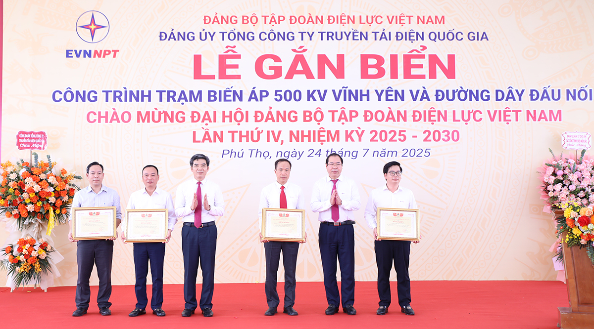 Gắn biển công trình Trạm biến áp 500kV Vĩnh Yên và đường dây đấu nối – Công trình chào mừng Đại hội Đảng bộ EVN lần thứ IV 3