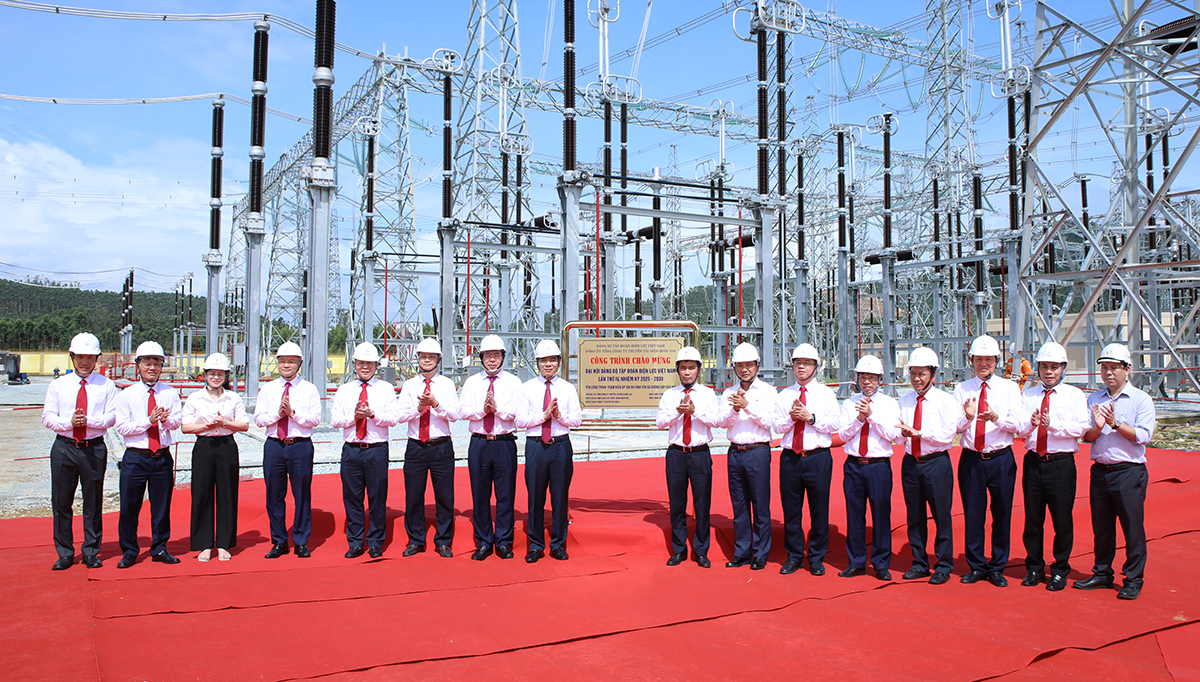 Gắn biển công trình Trạm biến áp 500kV Vĩnh Yên và đường dây đấu nối – Công trình chào mừng Đại hội Đảng bộ EVN lần thứ IV 4