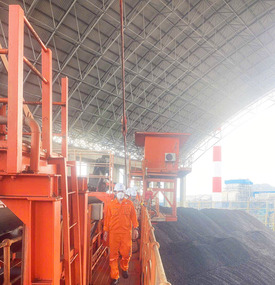 Giám đốc Nhà máy Nhiệt điện Vĩnh Tân 4 kiểm tra toàn diện các vị trí sản xuất nhân Tháng hành động về An toàn vệ sinh lao động năm 2025 1