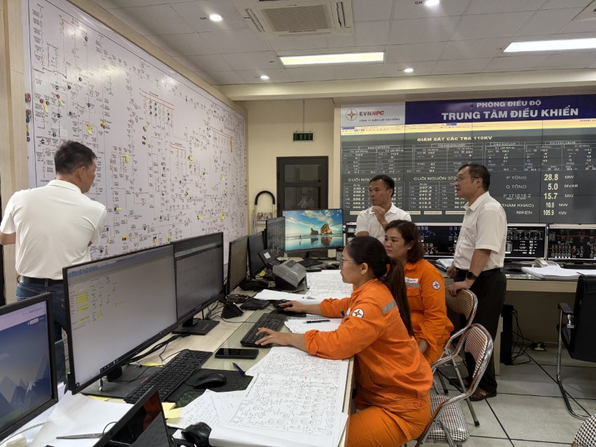 Giữ sáng niềm tin trong mưa lũ – Công ty Điện lực Cao Bằng cấp lại điện cho hơn 13.000 khách hàng