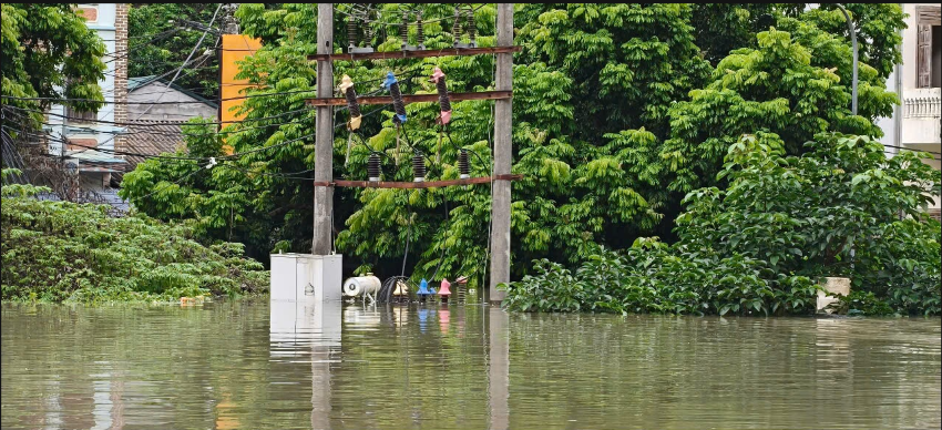 Giữ sáng niềm tin trong mưa lũ – Công ty Điện lực Cao Bằng cấp lại điện cho hơn 13.000 khách hàng