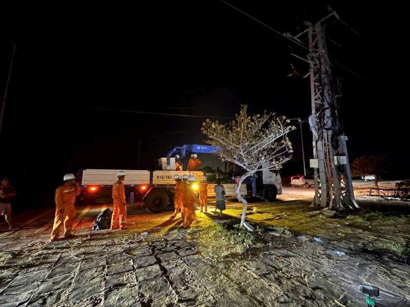 Giữa đêm sau bão, Nhơn Châu lại Sáng 2