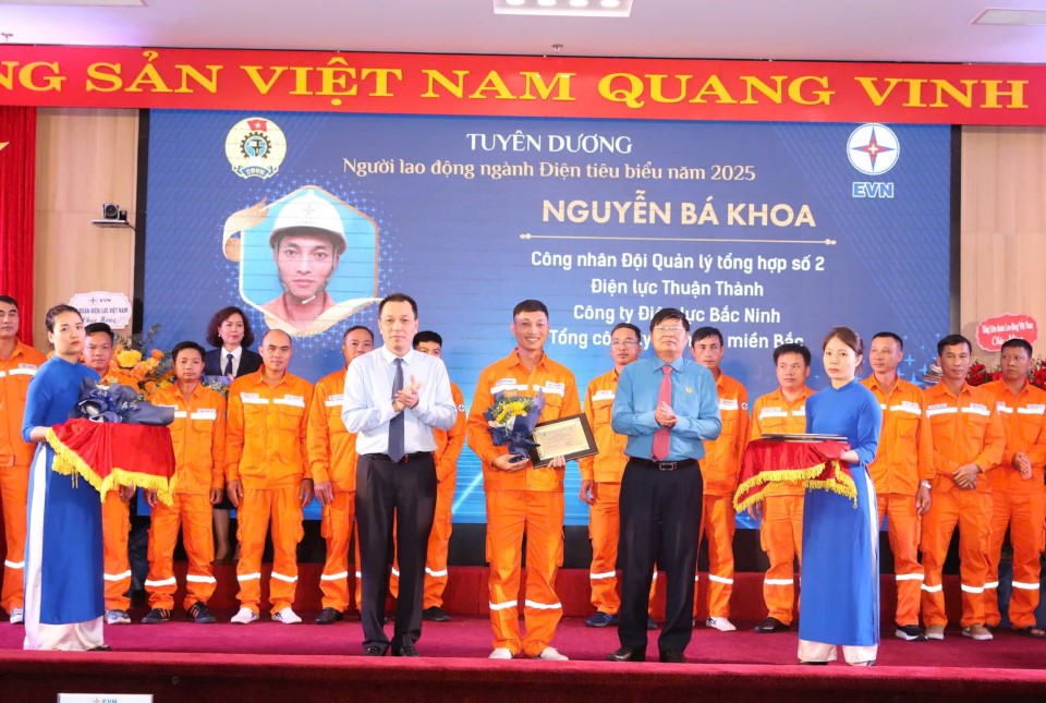Gương sáng Người lao động ngành Điện: Nguyễn Bá Khoa -Tận tâm, trách nhiệm và sáng tạo 3