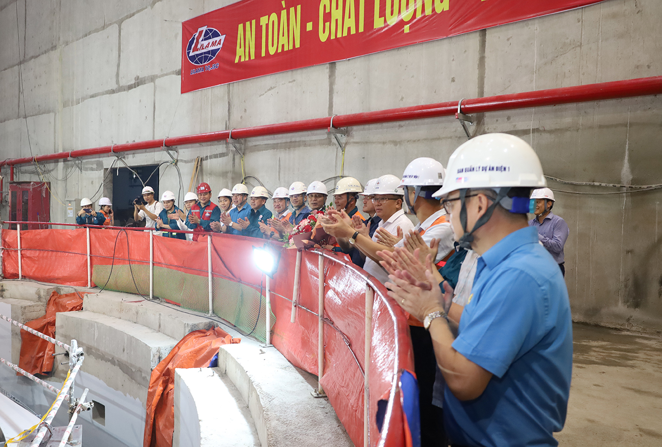 Hạ đặt thành công Rotor tổ máy số 1 dự án thủy điện Hòa Bình mở rộng 2