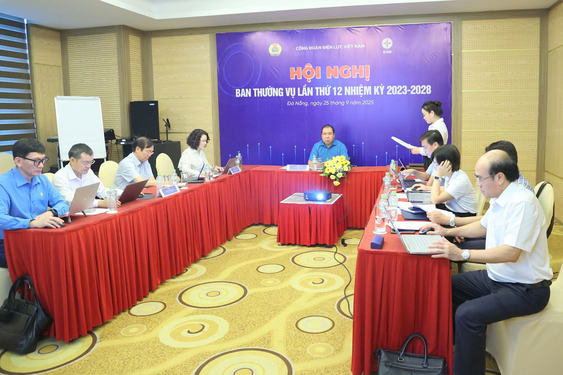 Hội nghị Ban Thường vụ Công đoàn Điện lực Việt Nam lần thứ 12 (khóa VI)  1
