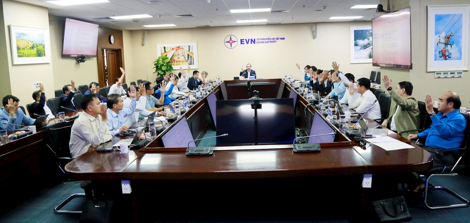 Hội nghị BCH Công đoàn Điện lực Việt Nam khóa VI thống nhất nhiều nội dung quan trọng phục vụ Đại hội VII