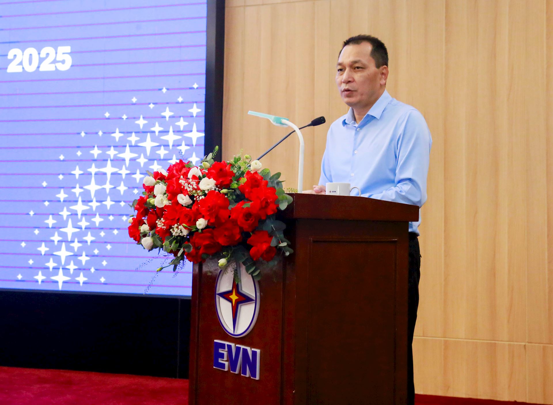 Hội nghị Người lao động EVN 2025: Tiếp tục quan tâm, cải thiện, nâng cao đời sống người lao động 4