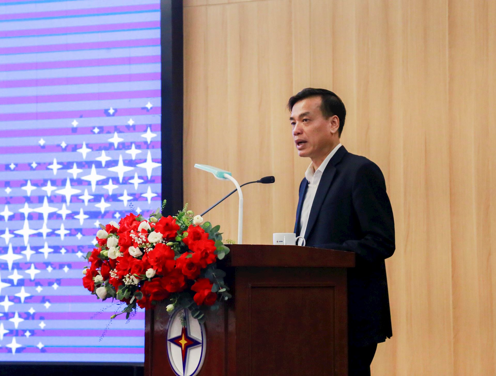 Hội nghị Người lao động EVN 2025: Tiếp tục quan tâm, cải thiện, nâng cao đời sống người lao động 6