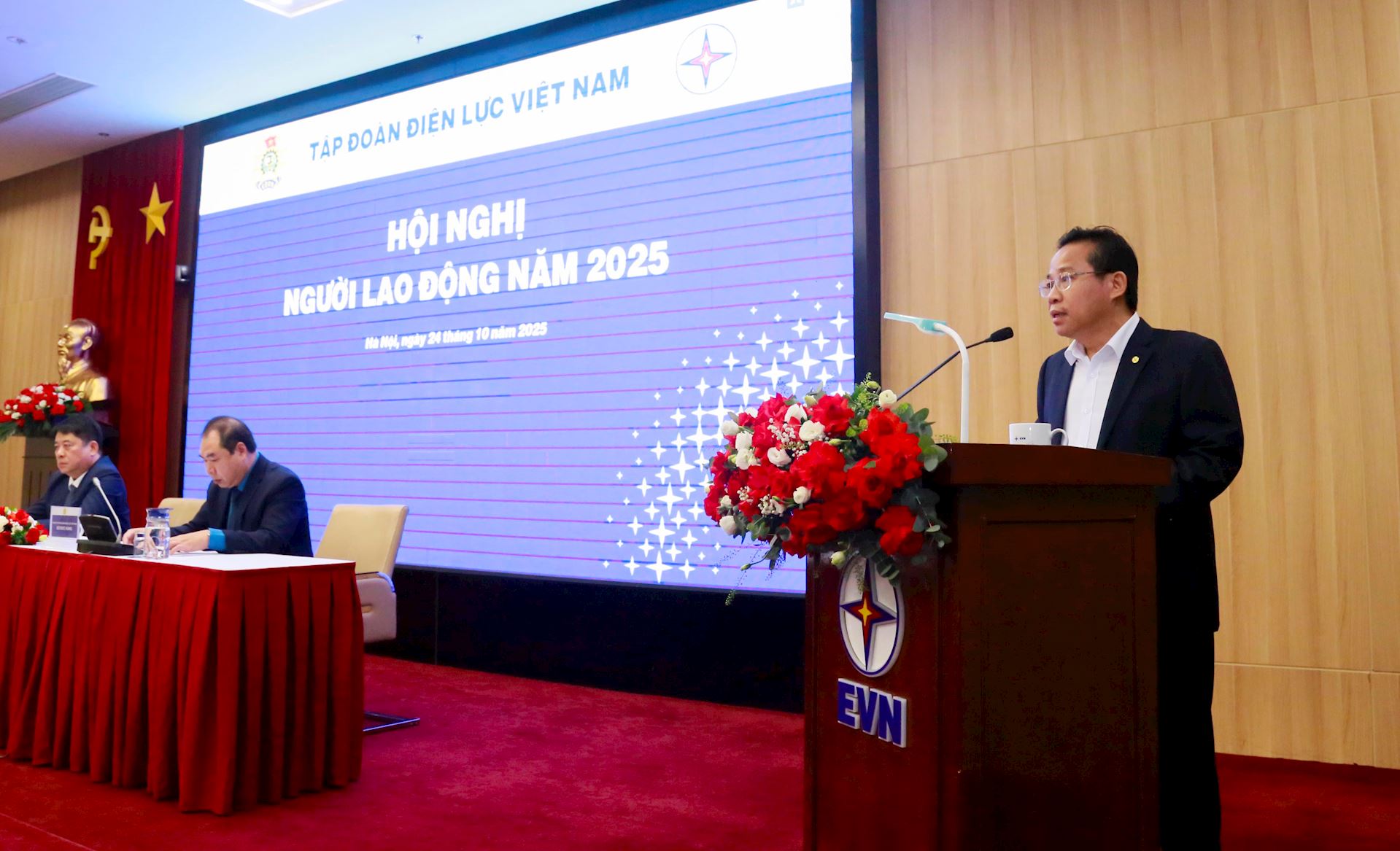 Hội nghị Người lao động EVN 2025: Tiếp tục quan tâm, cải thiện, nâng cao đời sống người lao động 7