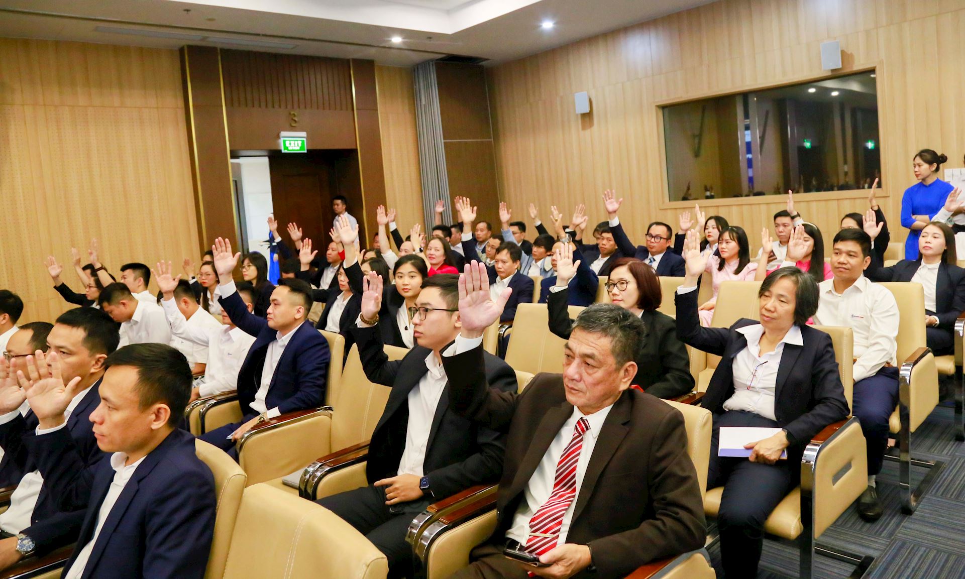 Hội nghị Người lao động EVN 2025: Tiếp tục quan tâm, cải thiện, nâng cao đời sống người lao động 9