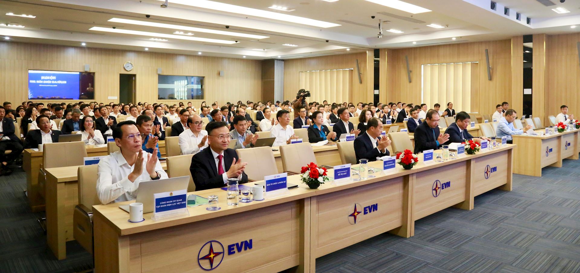 Hội nghị Người lao động EVN 2025: Tiếp tục quan tâm, cải thiện, nâng cao đời sống người lao động