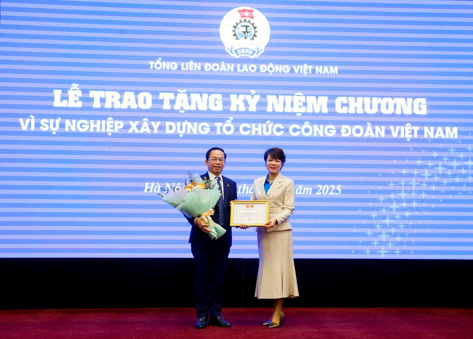 Hội nghị Tổng kết công tác Công đoán năm 2024, triển khai nhiệm vụ năm 2025 Công đoàn Điện lực Việt Nam. 5