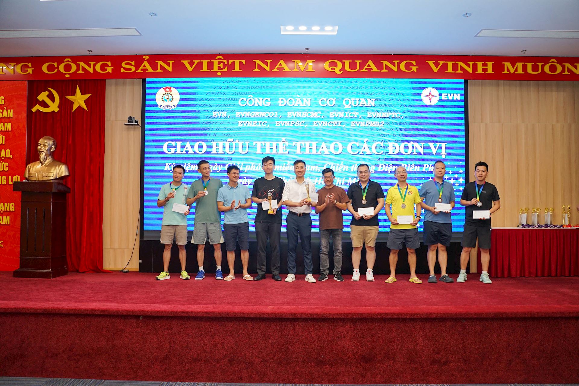 Hơn 100 vận động viên tham gia giao hữu thể thao do Công đoàn Cơ quan EVN tổ chức 2
