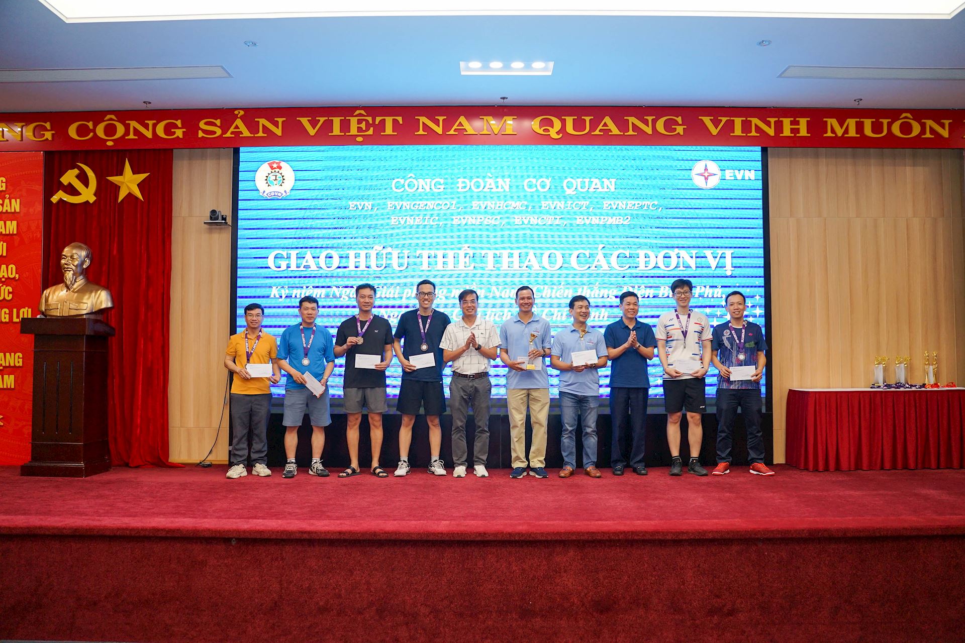 Hơn 100 vận động viên tham gia giao hữu thể thao do Công đoàn Cơ quan EVN tổ chức 3
