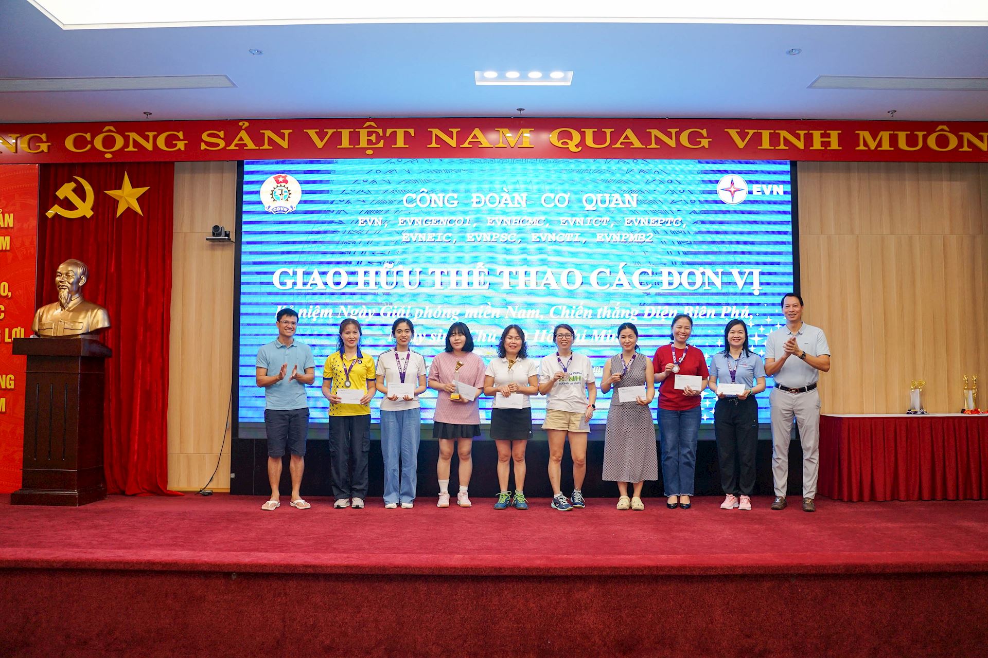 Hơn 100 vận động viên tham gia giao hữu thể thao do Công đoàn Cơ quan EVN tổ chức 4