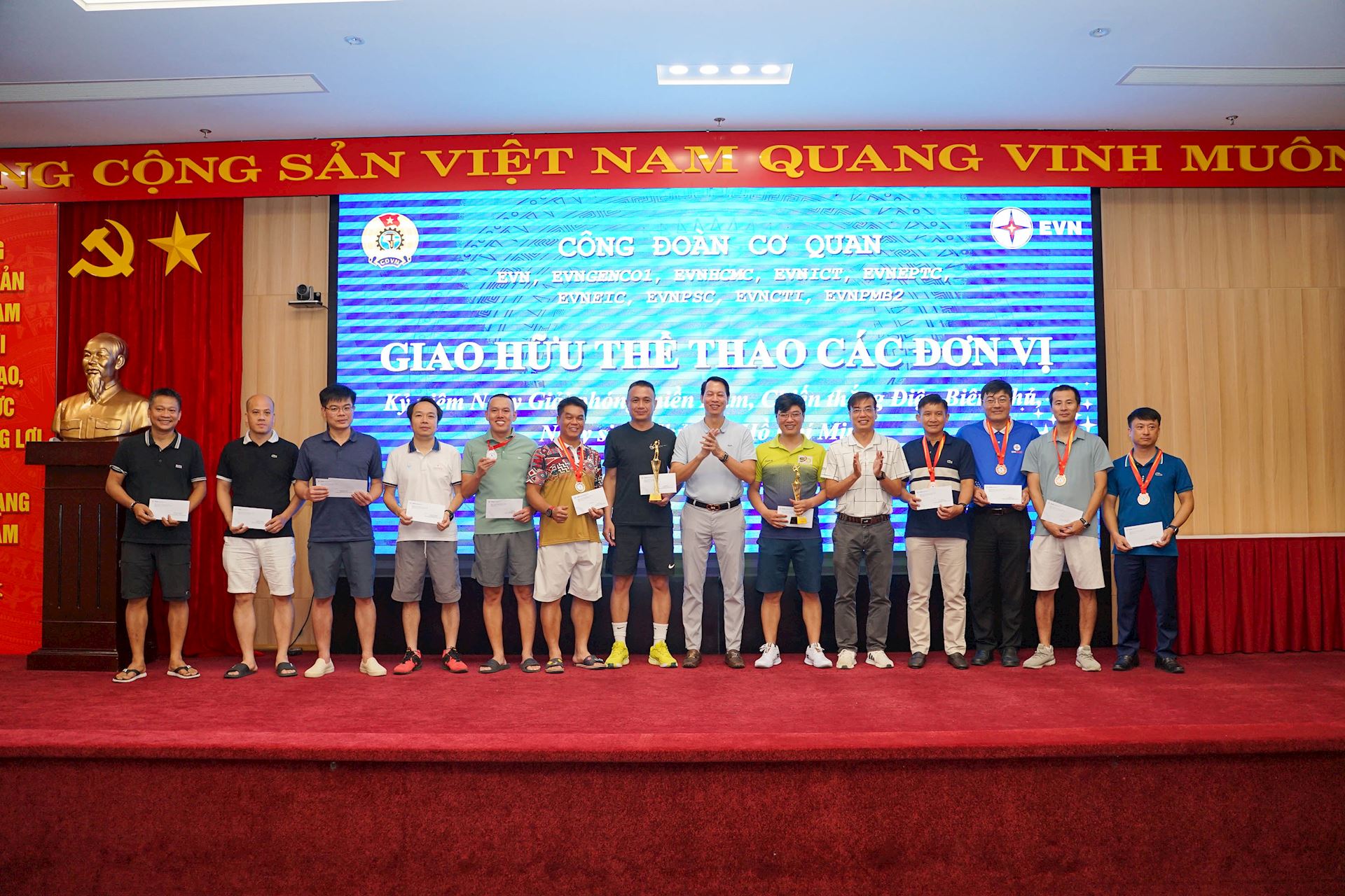 Hơn 100 vận động viên tham gia giao hữu thể thao do Công đoàn Cơ quan EVN tổ chức 6