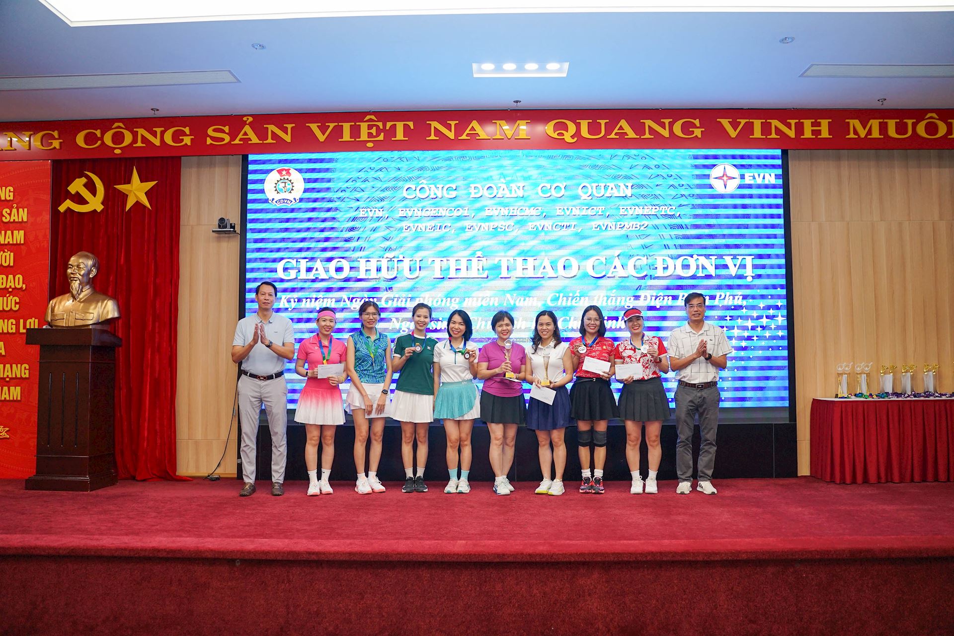 Hơn 100 vận động viên tham gia giao hữu thể thao do Công đoàn Cơ quan EVN tổ chức