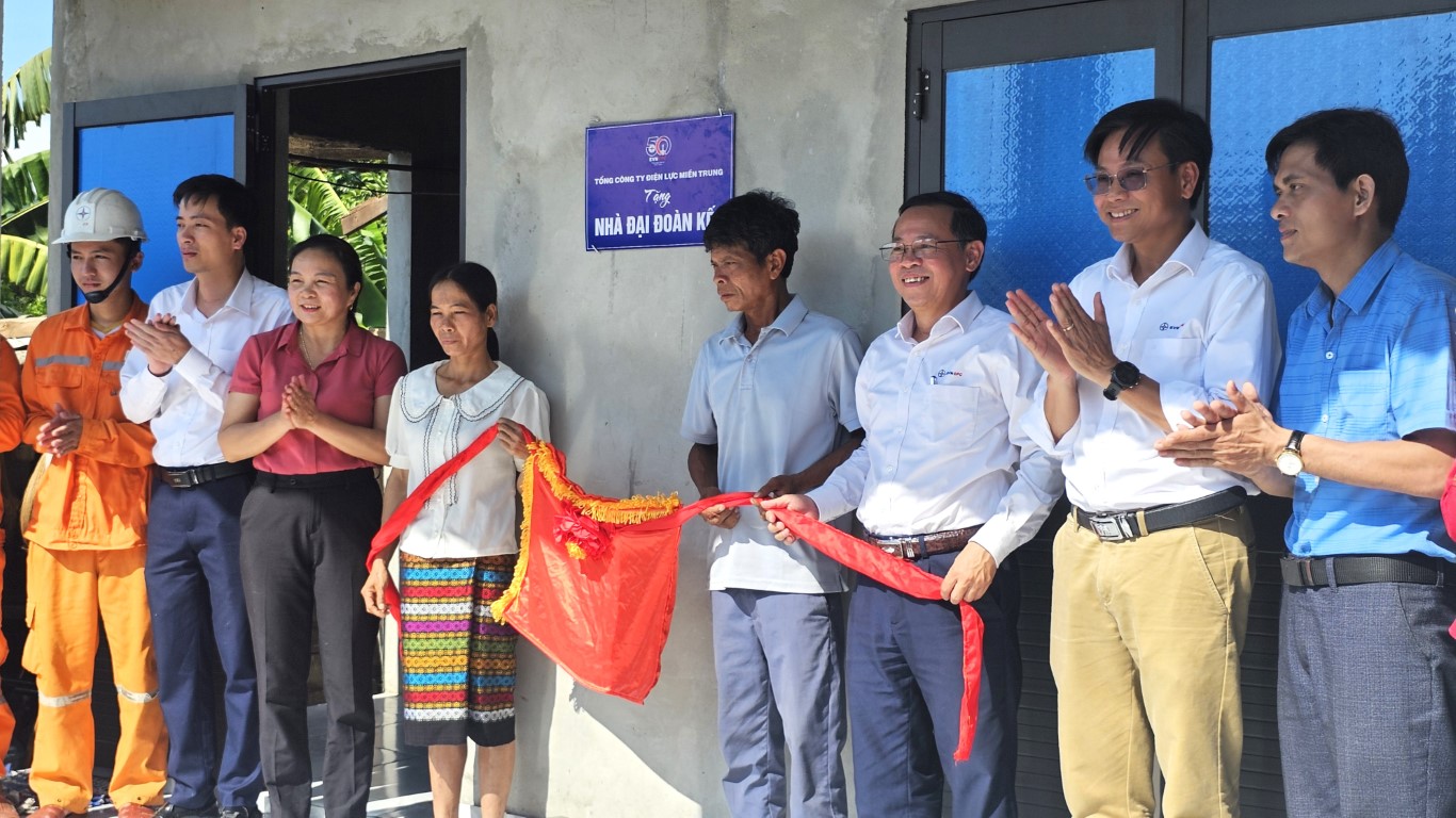 Khánh thành và bàn giao nhà đại đoàn kết do EVNCPC hỗ trợ 