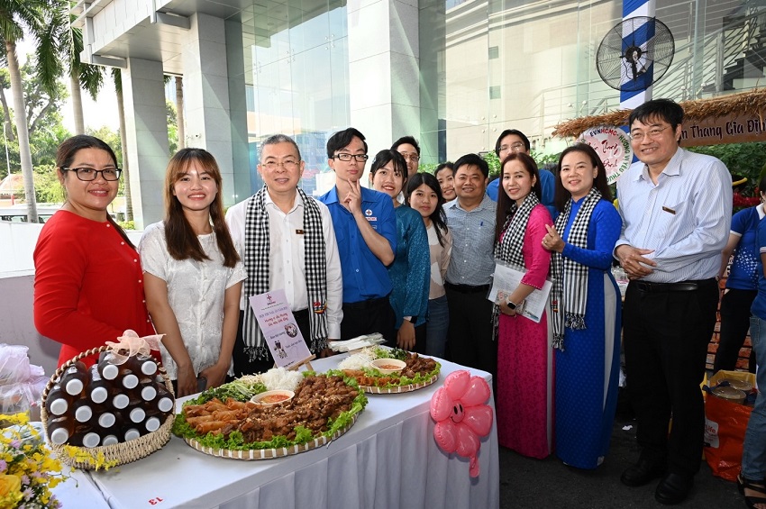 Khi yêu thương được nấu thành hương vị – Ngày hội 20/10 tại EVNHCMC 1