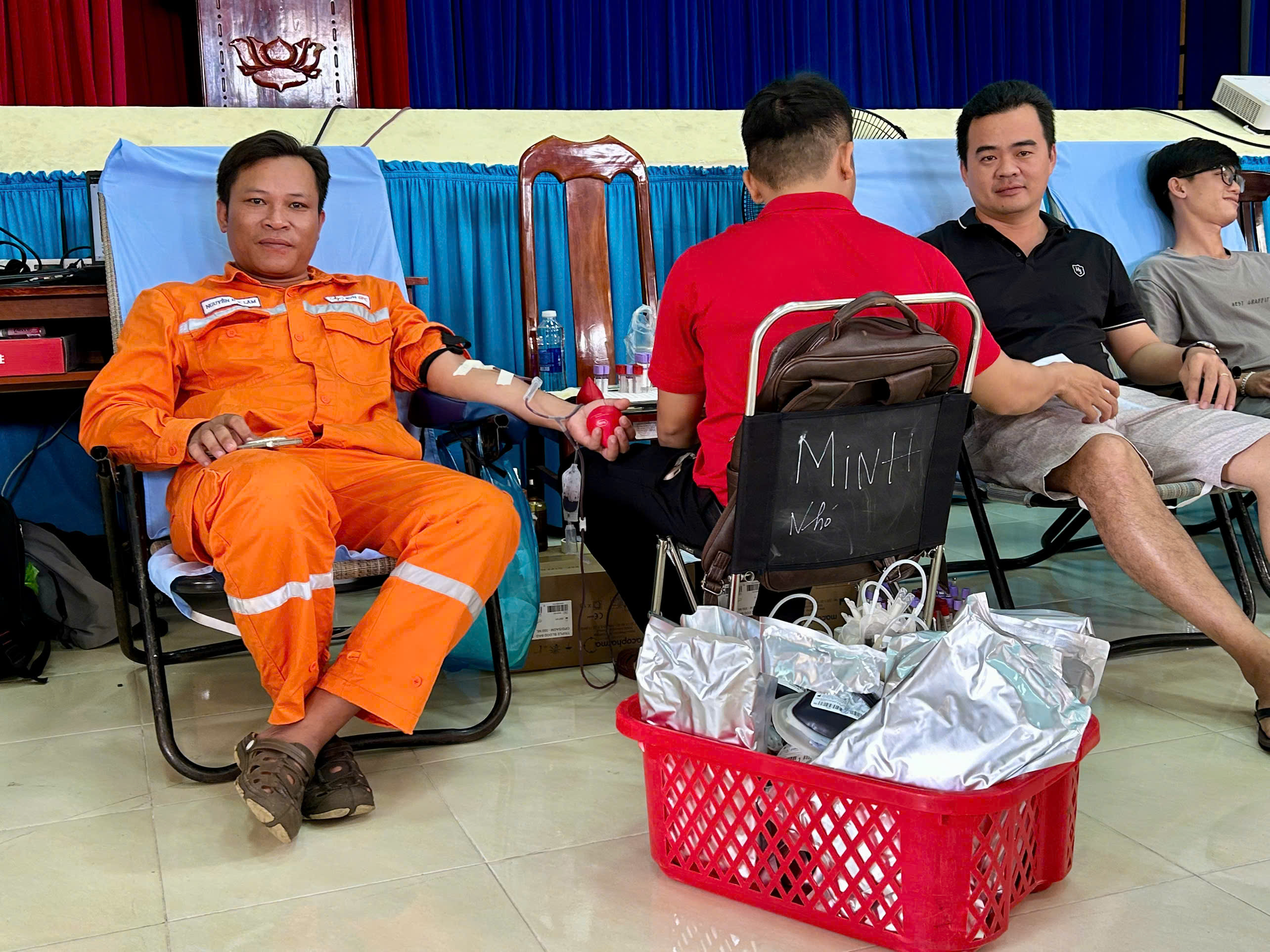 Không khí “Tuần lễ hồng lần thứ XI – 2025” tại Tổng công ty Điện lực miền Nam 1