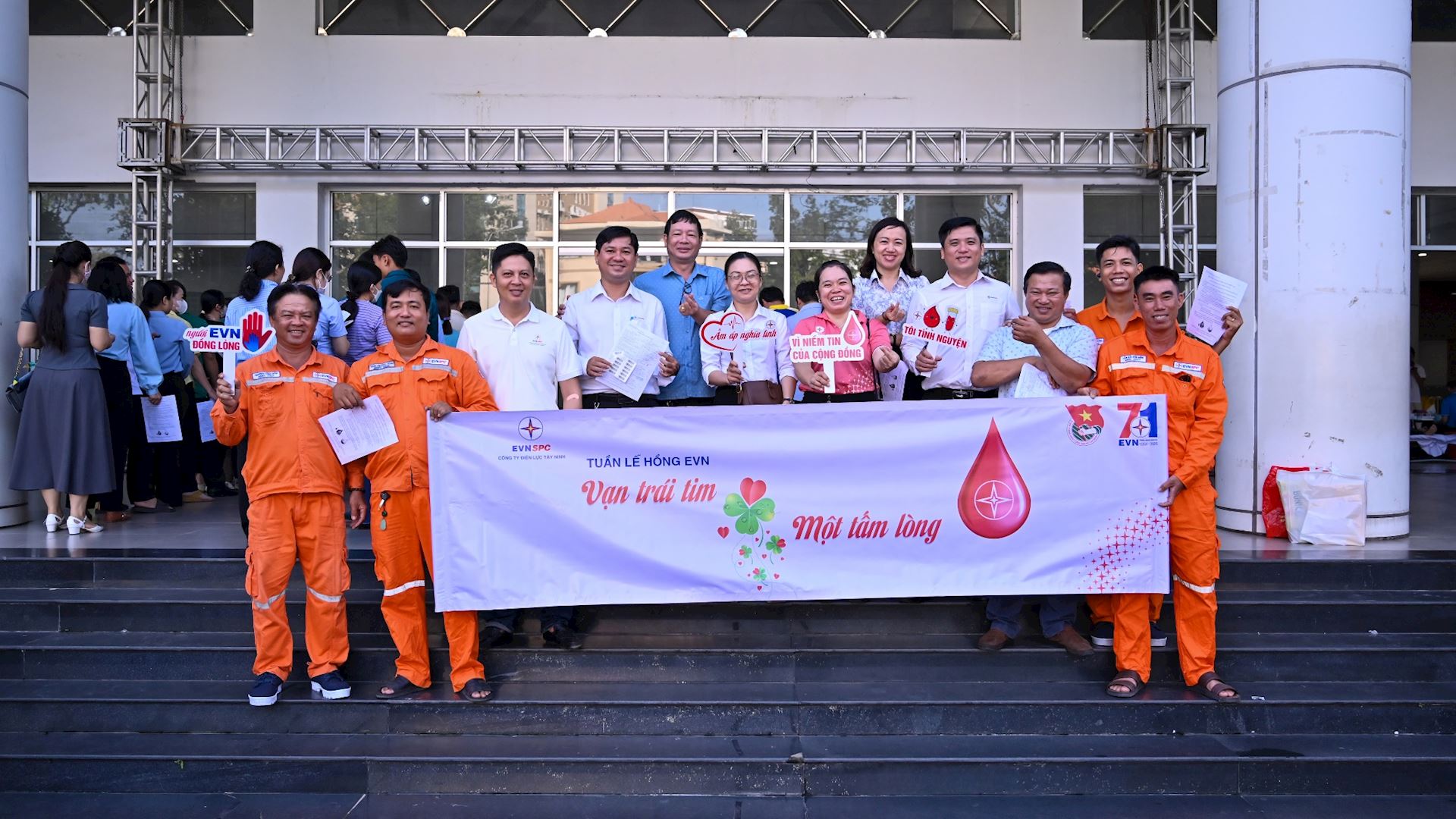 Không khí “Tuần lễ hồng lần thứ XI – 2025” tại Tổng công ty Điện lực miền Nam