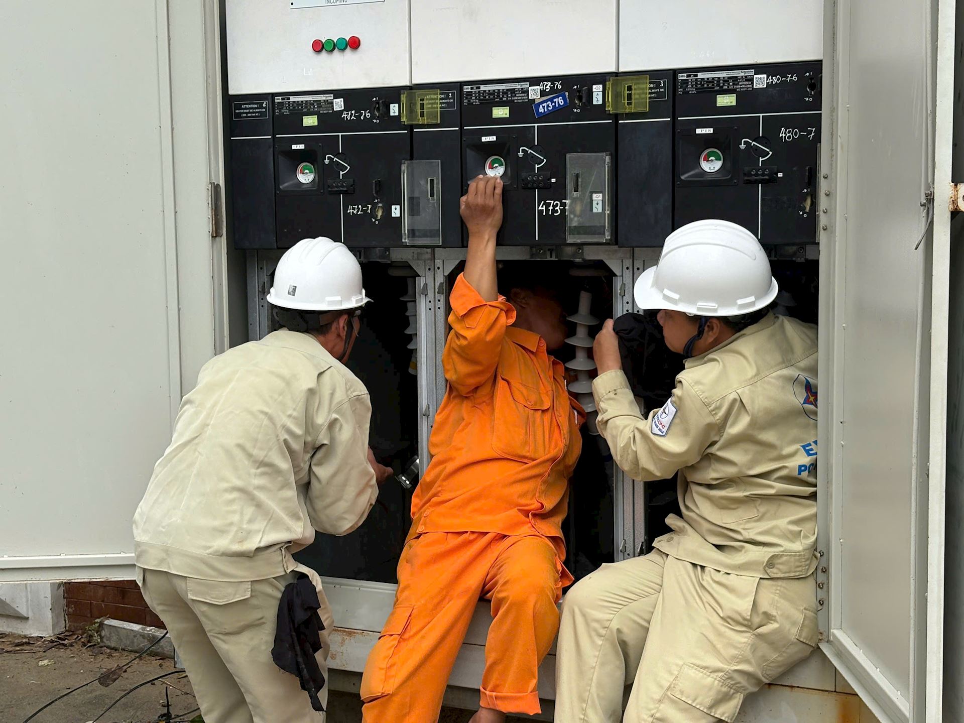 KHPC khẩn trương huy động tổng lực khôi phục cấp điện sau đợt lũ lịch sử tại Khánh Hòa 2