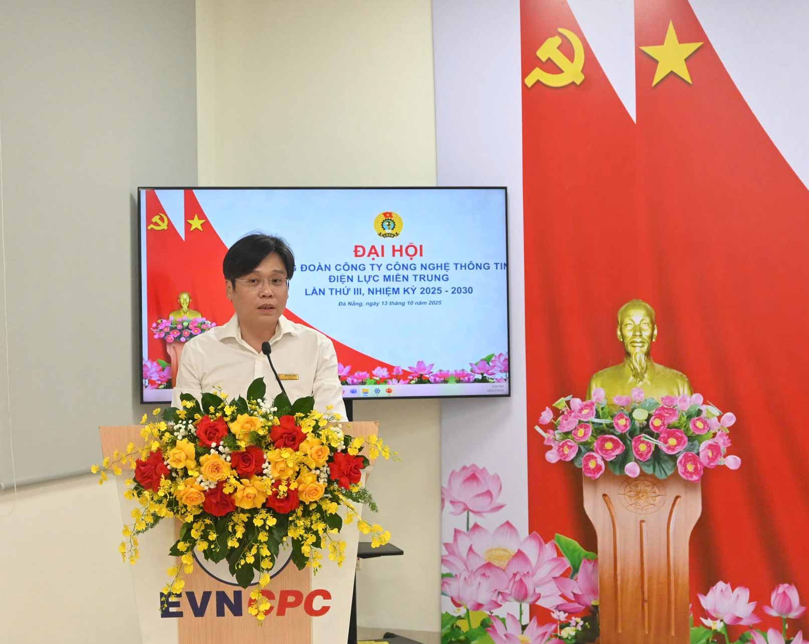 Lan tỏa những tấm gương CNVCLĐ điển hình tiên tiến xuất sắc của EVN trong phong trào thi đua yêu nước 6