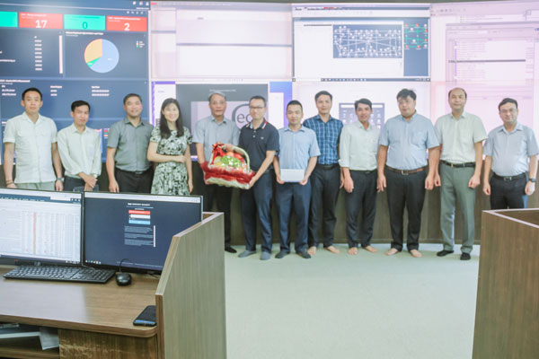 Lãnh đạo EVNICT thăm hỏi người lao động trực vận hành dịp kỷ niệm 80 năm Cách mạng tháng Tám thành công và Quốc khánh năm 2025 1