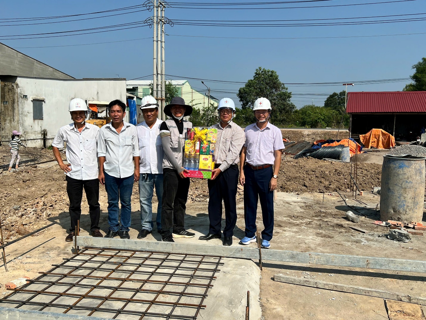 Lãnh đạo EVNSPC kiểm tra công trường, động viên người lao động thi công xuyên dịp Lễ 30/4-1/5/2025 1