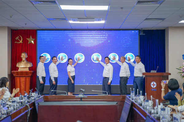 Lễ công bố Hệ thống Quản lý nhân sự HRMS 3.0 và Hệ thống đào tạo trực tuyến EVN E-Learning 2.0 4