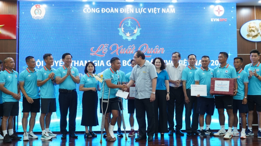 Lễ xuất quân Đội tuyển tham dự Giải Bóng đá CNVC Việt Nam năm 2025 1