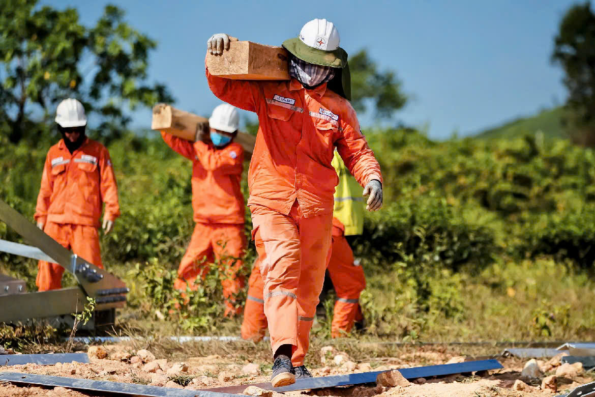 Người công nhân trẻ với trái tim hồng, gương mặt tiêu biểu ngành Điện năm 2025 2