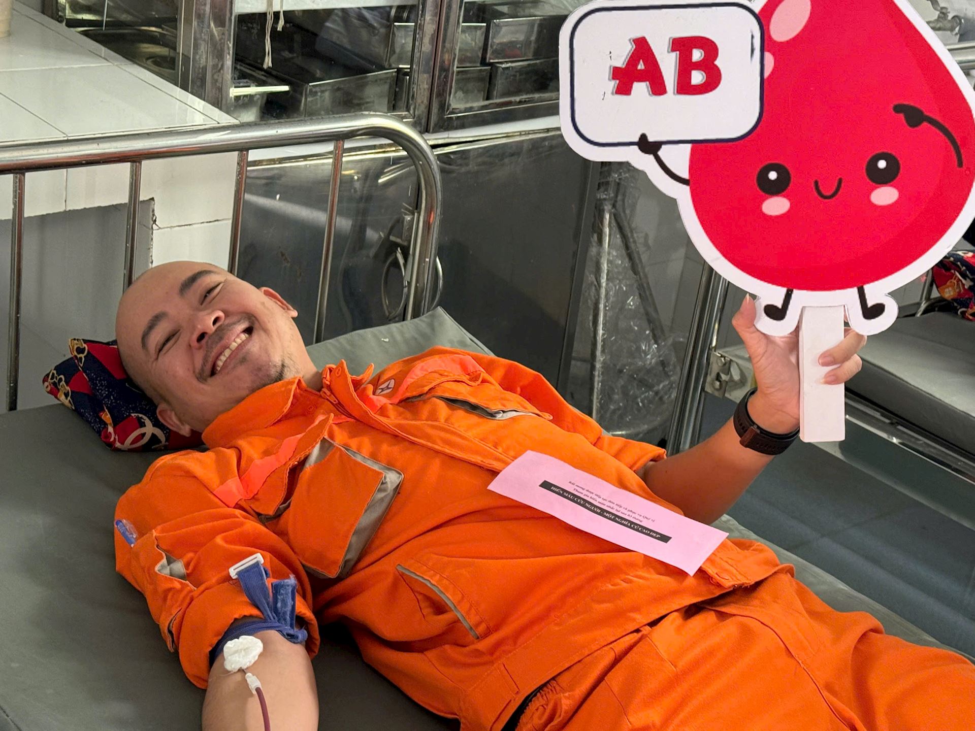 Người lao động Nhà máy Nhiệt điện Vĩnh Tân 4 tham gia hiến máu hưởng ứng “Tuần lễ hồng EVN” lần thứ XI