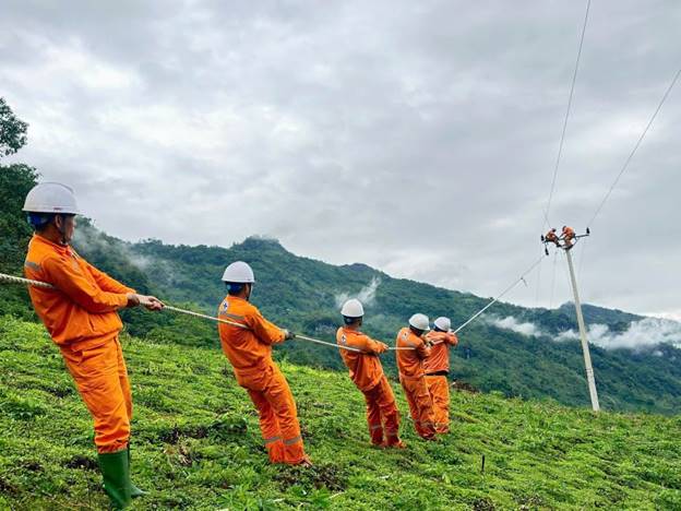 Người thợ điện giữ lửa nơi vùng cao 5