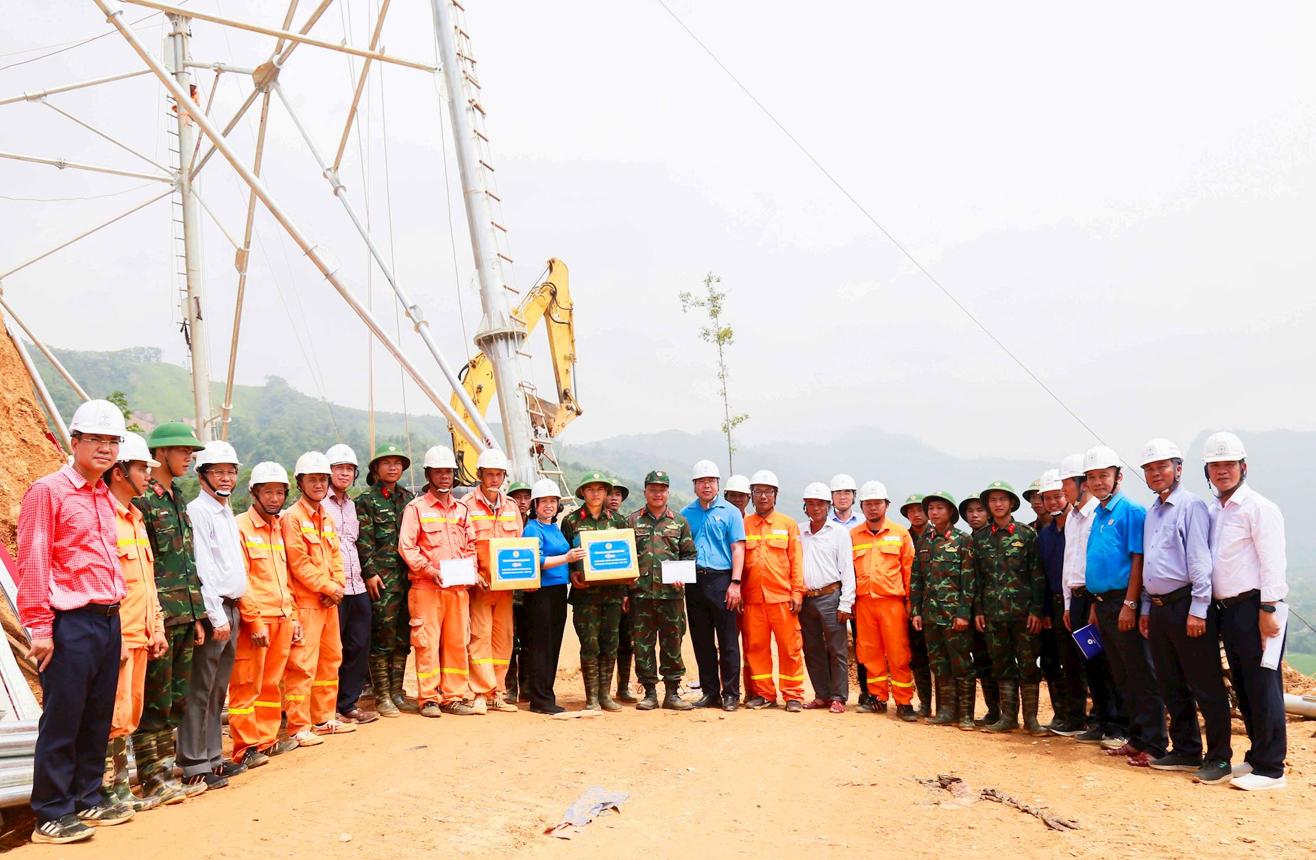 Những kết quả nổi bật thực hiện Nghị quyết Đại hội Công đoàn Điện lực Việt Nam lần thứ VI, nhiệm kỳ 2023 - 2028. 4