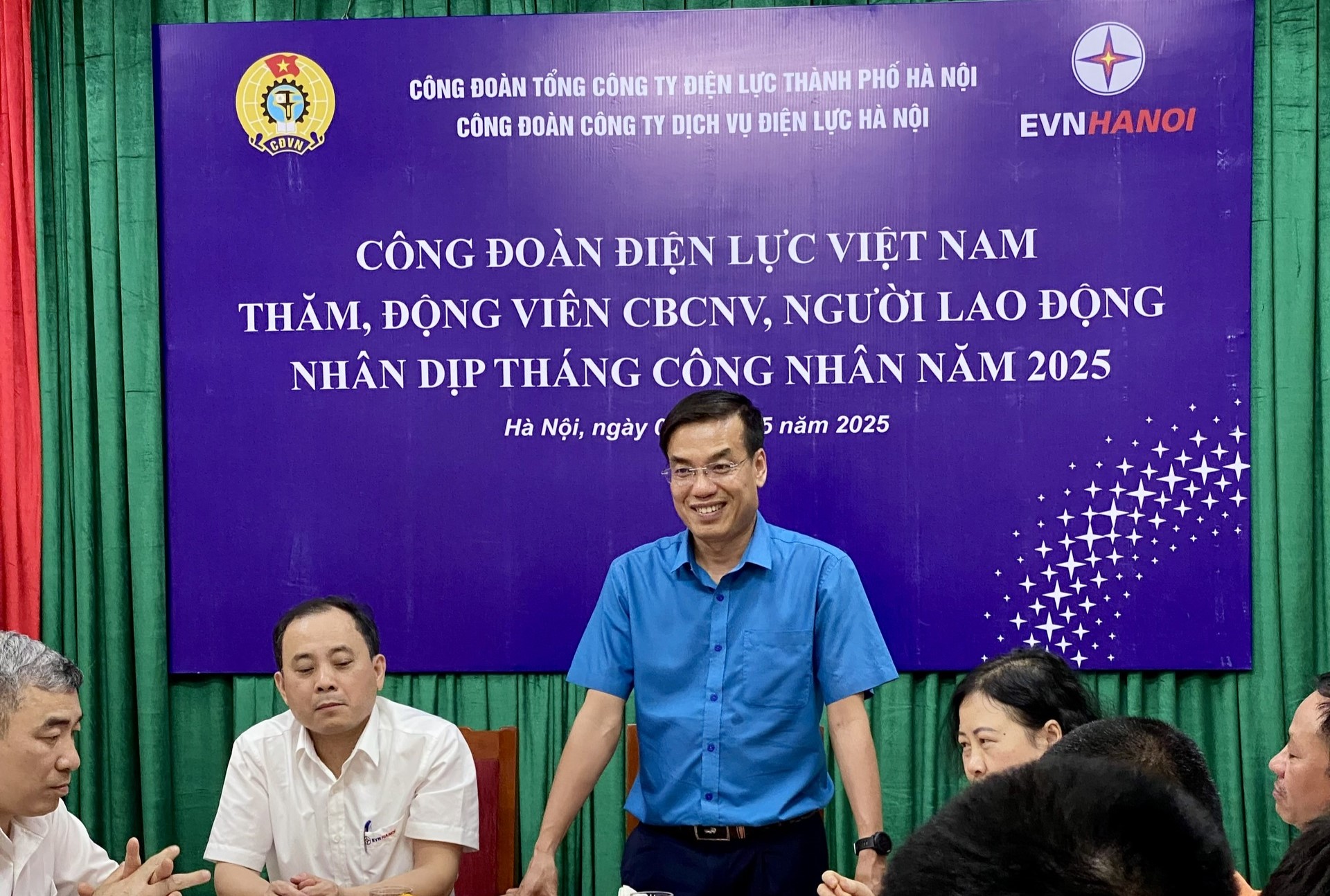 Nối dài yêu thương – Công đoàn Điện lực Việt Nam sát cánh cùng người lao động