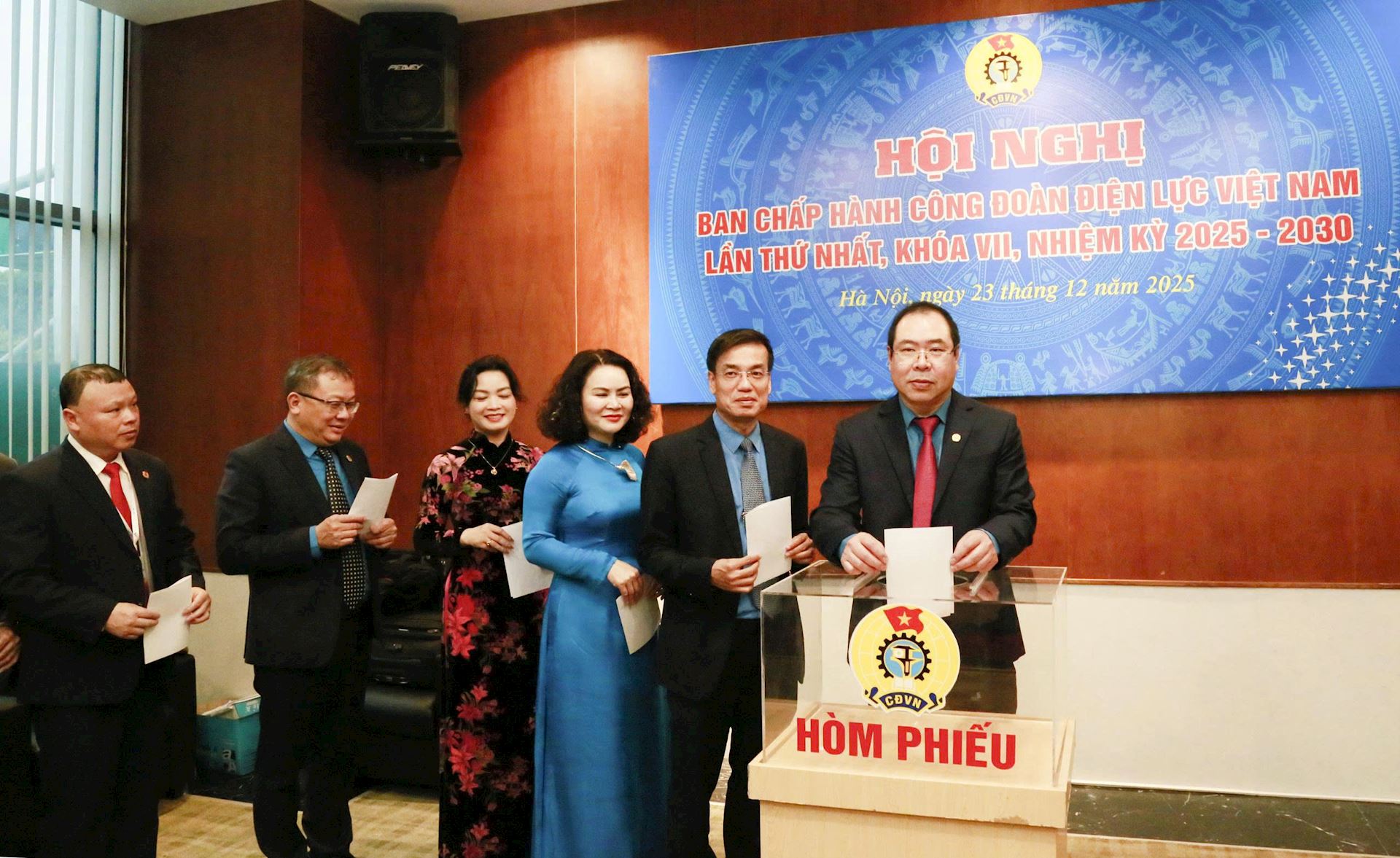 Ông Đỗ Đức Hùng được Đại hội  tín nhiệm bầu tái cử chức danh Chủ tịch Công đoàn Điện lực Việt Nam khóa VII, nhiệm kỳ 2025-2030 10