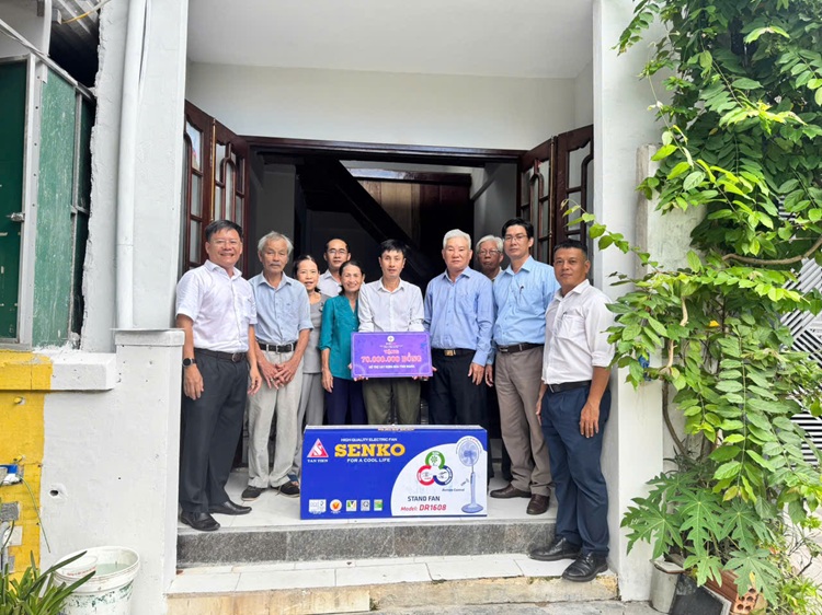 PC Huế: Hoàn thành và bàn giao 05 nhà tình nghĩa cho các gia đình có hoàn cảnh đặc biệt khó khăn