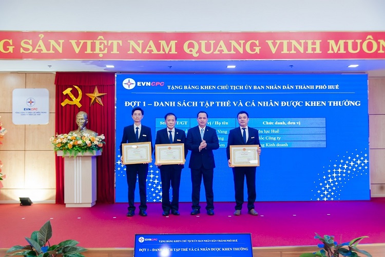 PC Huế: Tổ chức thành công Hội nghị Người lao động năm 2025 và Tổng kết năm 2024 5