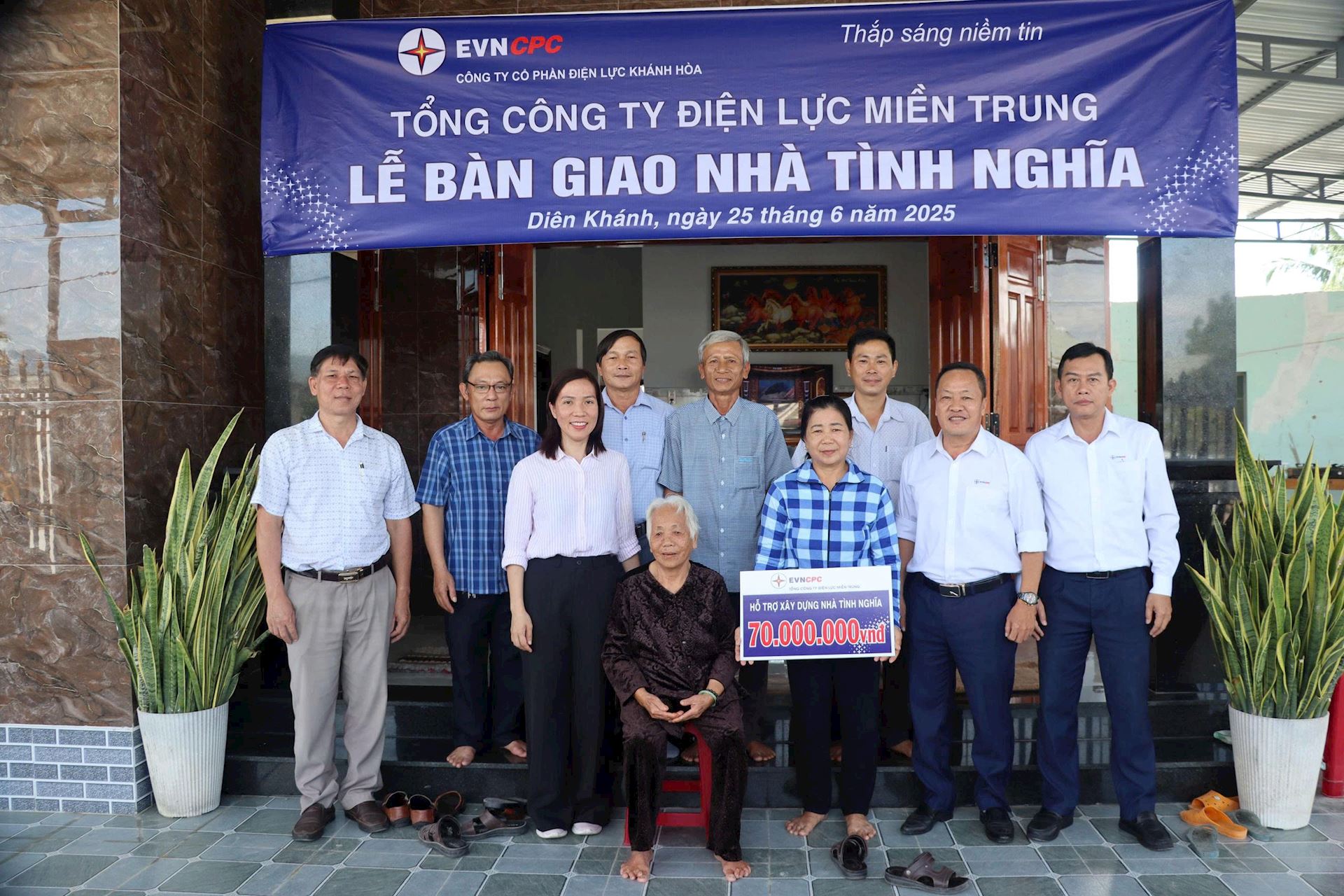 PC Khánh Hòa: Hoàn thành bàn giao 05 nhà tình nghĩa do EVNCPC hỗ trợ năm 2025