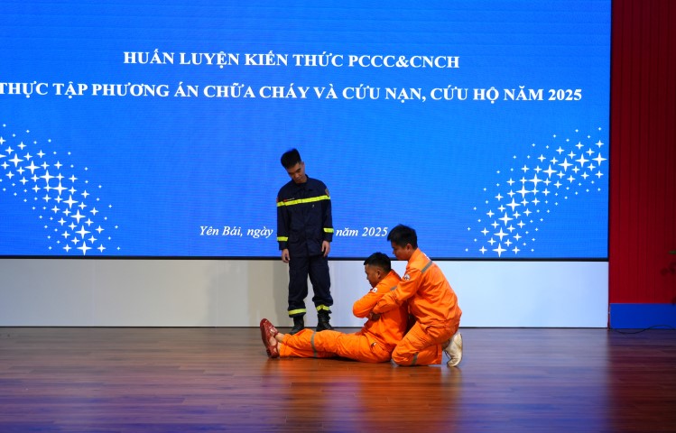 PC Yên Bái huấn luyện nghiệp vụ, thực tập phương án phòng cháy chữa cháy năm 2025 3