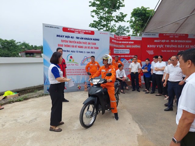 PC Yên Bái: Nâng cao kiến thức và kỹ năng lái xe an toàn cho hơn 200 cán bộ, nhân viên 4